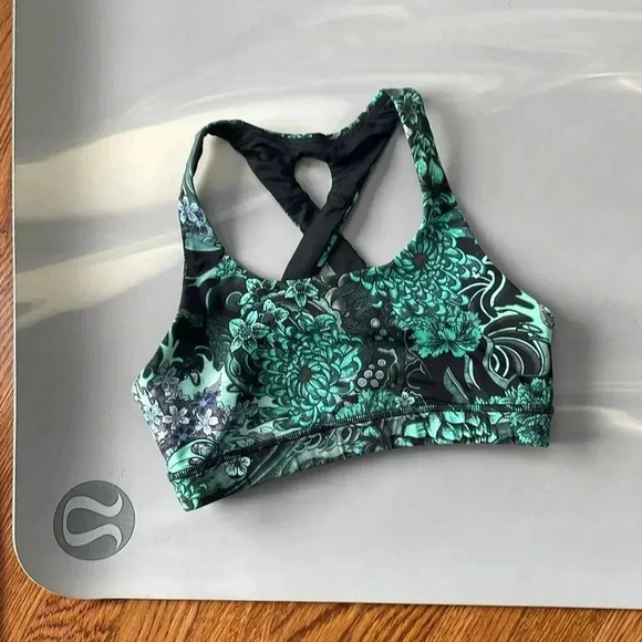 Lululemon I 6 - Picture 1 of 8